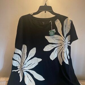 Chic Black and White Floral Women's Tee